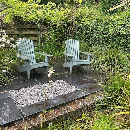 Fuchsia Cottage Flushing Bagian luar foto